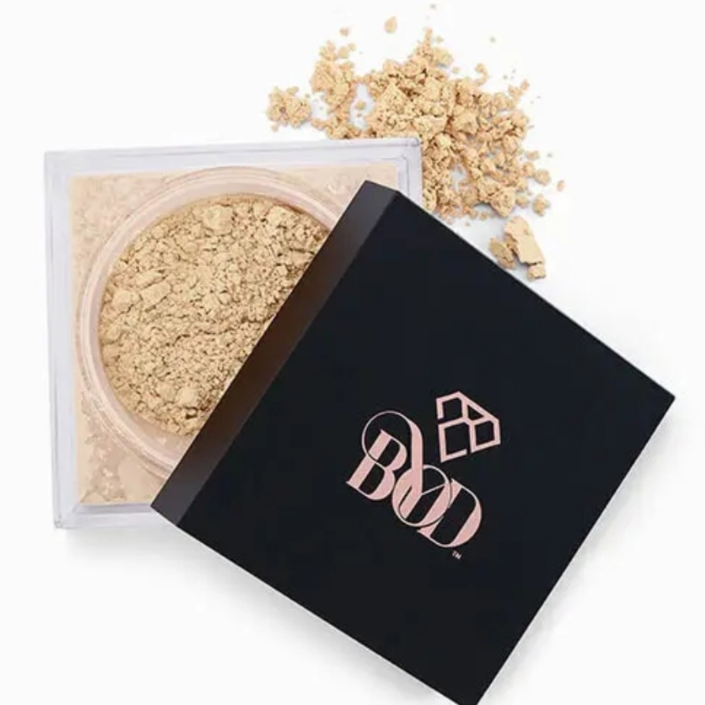4/25 bundle item. BYOD Desire Magic Loose Powder in Translucent